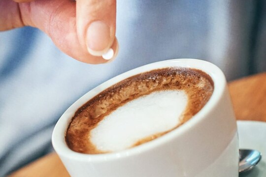 साखरेला पर्याय असलेलं Artificial sweeteners खरंच वजन कमी करण्यात मदत करतं?