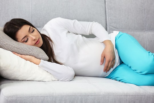 प्रेग्नन्सीत झोपण्याची योग्य पद्धत कोणती?