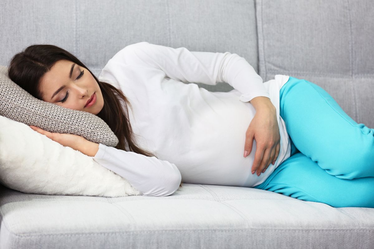 प्रेग्नन्सीत झोपण्याची योग्य पद्धत कोणती?