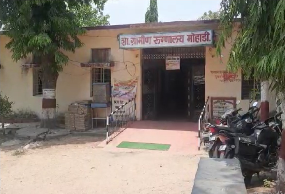 घराच्या भिंतीसाठी रक्ताची नाती जीवावर उठली, मोठ्या भावाने वडील आणि लहान भावावर केले चाकूने वार!