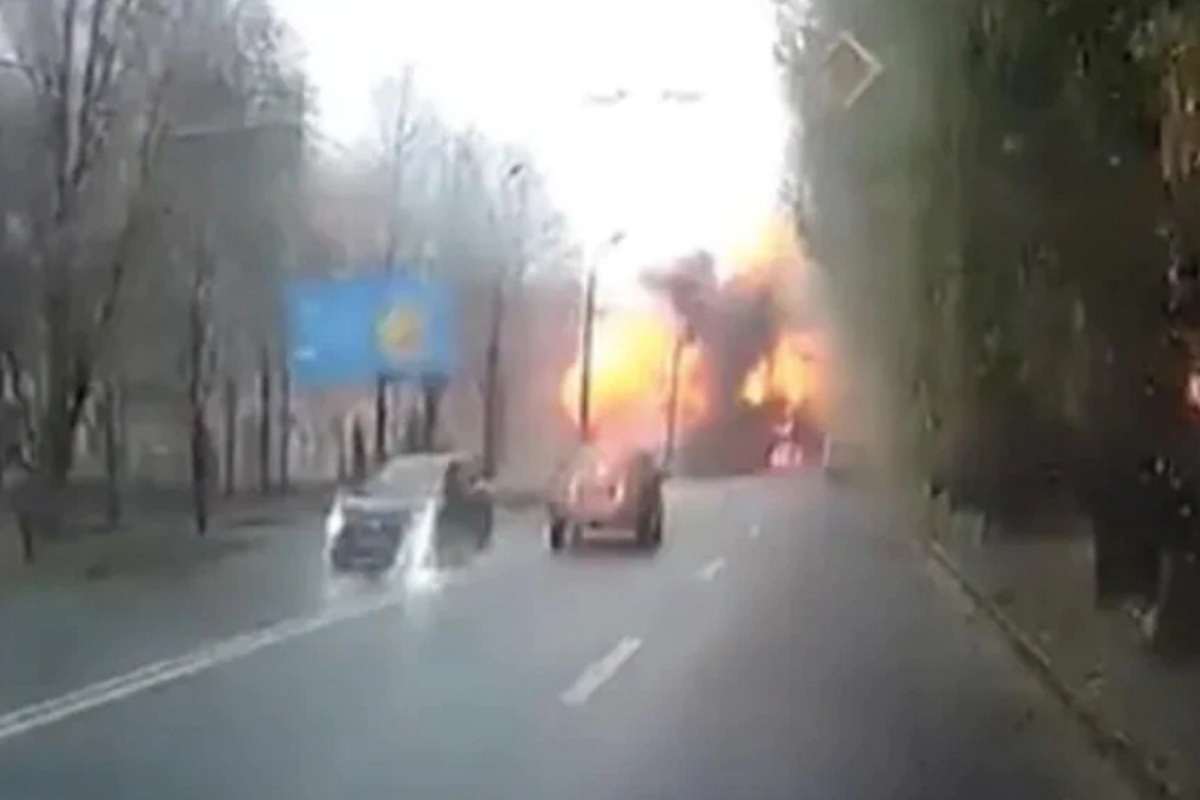 युक्रेनमध्ये बॉम्ब पडल्याचा व्हिडिओ