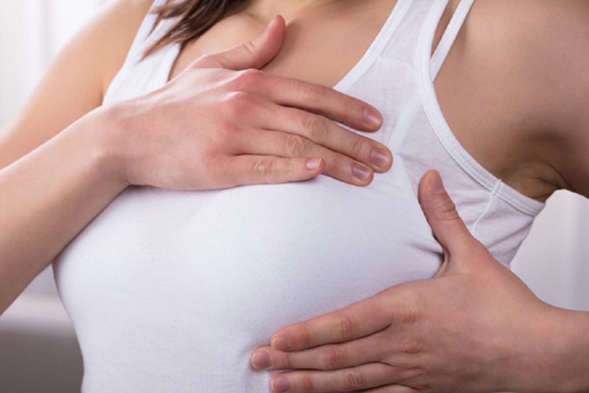 Breast Sagging : सैल ब्रेस्ट काही दिवसांतच होतील टाईट; करा हे साधे आणि सोपे उपाय