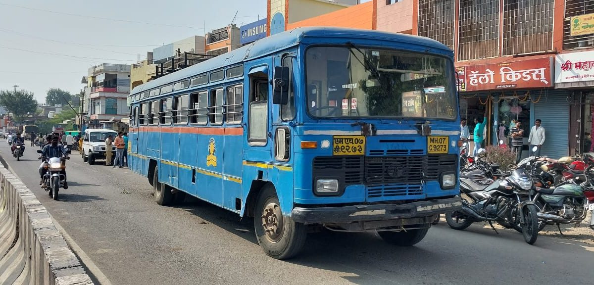 Buldhana Bus Stand : ऐकावं ते नवलचं! बसस्थानकात उभी असलेली बस चक्क चोरीला, बुलडाण्यातील घटनेने खळबळ
