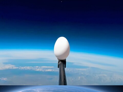 स्पेसमधून पृथ्वीवर अंडं.