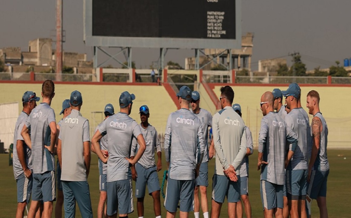 पाकिस्तानमध्ये इंग्लंडच्या संघावर व्हायरसचा हल्ला, कसोटीआधी अर्धा संघ आजारी