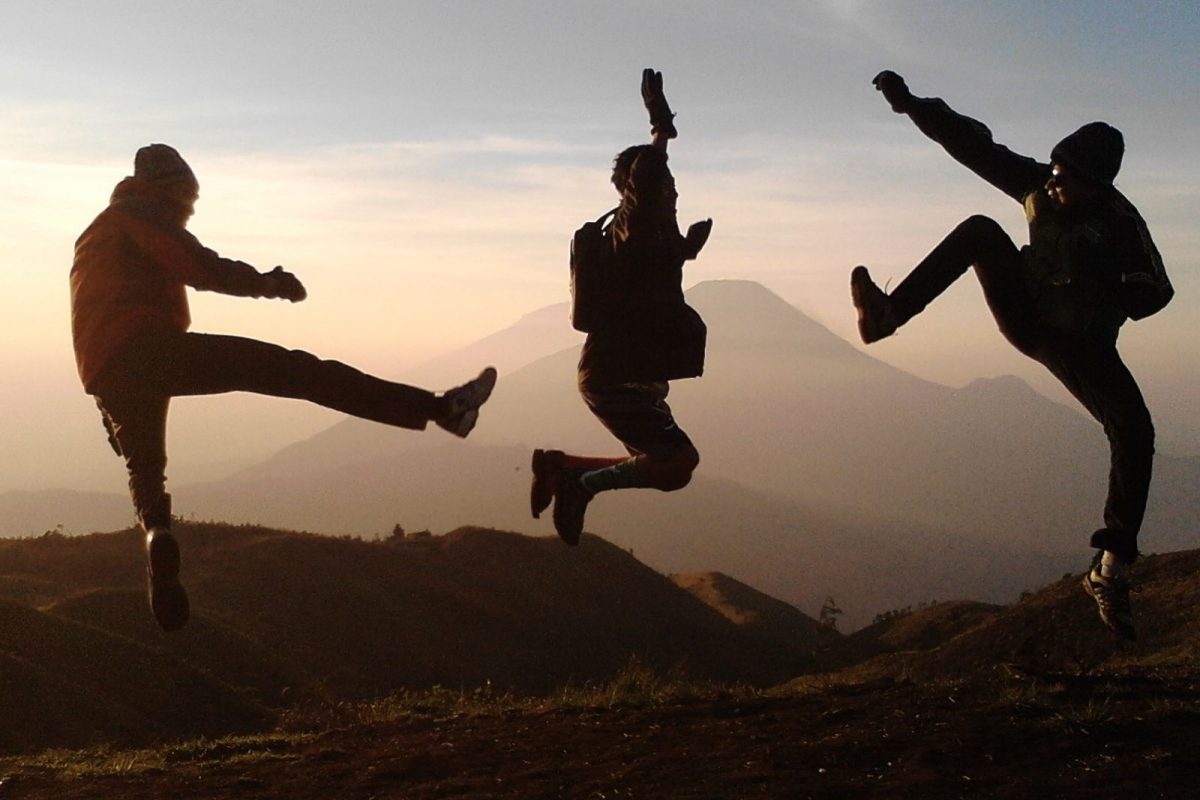 मित्रांसोबत मस्ती ठरली जीवघेणी (प्रतीकात्मक फोटो - सौजन्य - Canva)