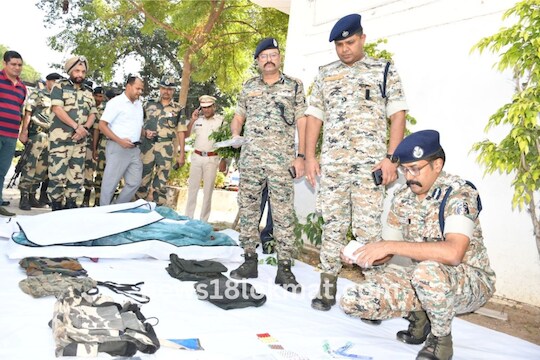 गडचिरोली जिल्ह्याला लागून असलेल्या छत्तीसगडच्या कांकेर जिल्ह्यात पोलीस आणि माओवाद्यांमध्ये चकमक उडाली होती