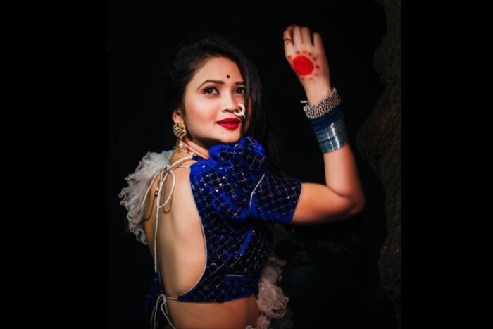 गेली नऊ ते दहा वर्षापासून या क्षेत्रामध्ये काम करत आहे. डान्ससाठी कुठे प्रशिक्षण घेतलेलं नाहीये. इतरांचे पाहून मी डान्स करायला शिकले. 