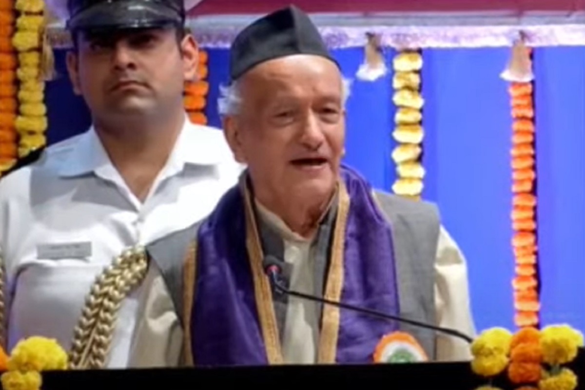 महाराष्ट्रात तुम्हाला नवे हिरो मिळतील, शिवाजी तर जुने झाले आहे. नवीन काळात डॉ.बाबासाहेब आंबेडकरांपासून ते डॉ. नितीन गडकरींपर्यंत हिरो इथंच मिळतील'