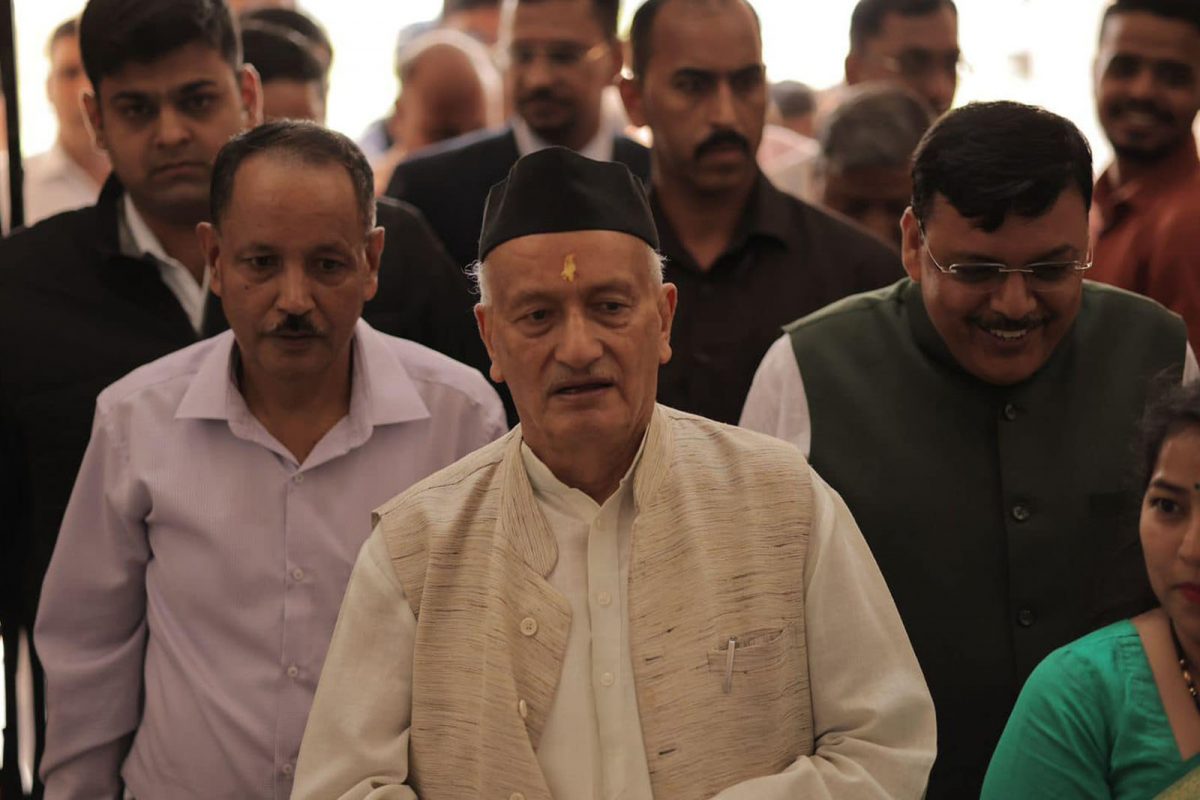 राज्यपाल भगतसिंग कोश्यारी यांना पदावरुन हटवण्याची मागणी केली जात आहे.