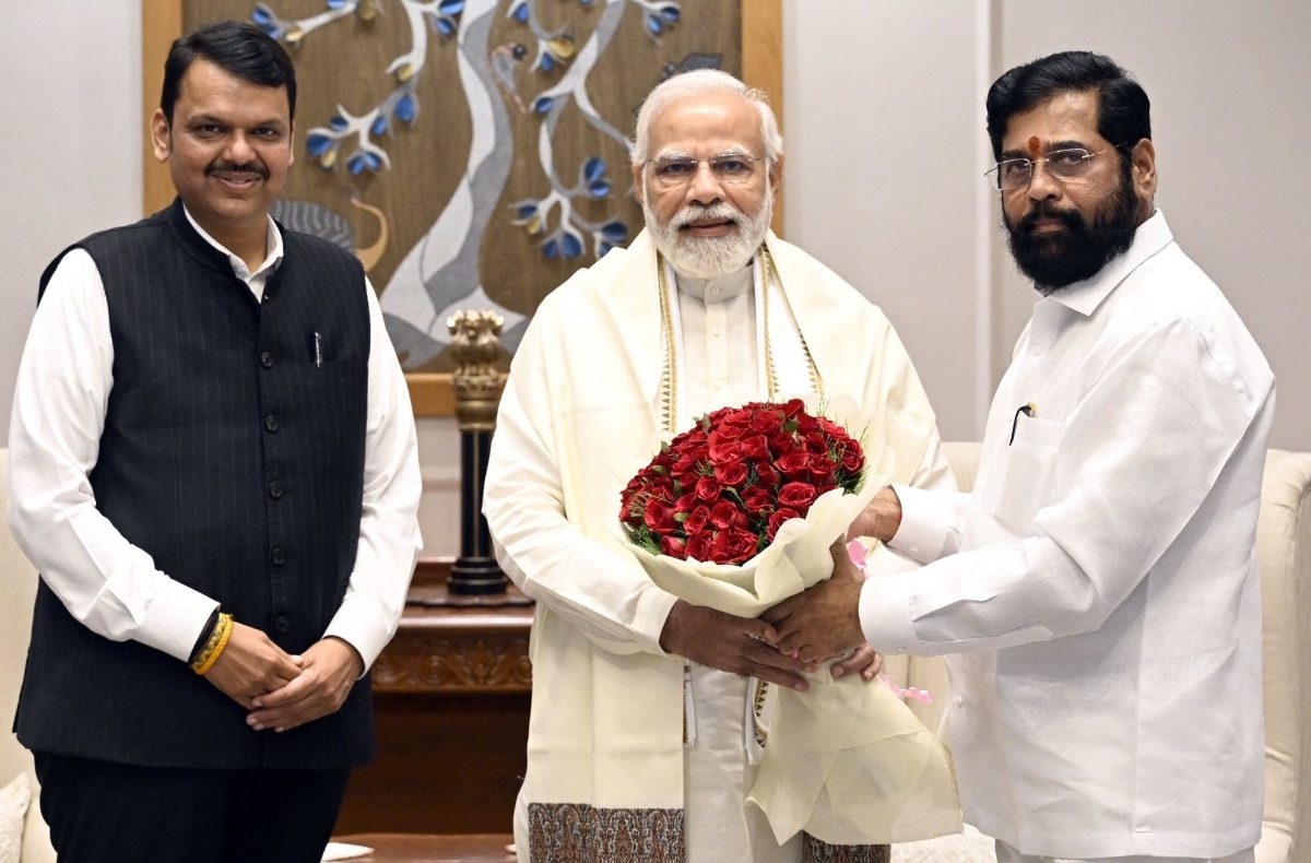 Gujarat Election : निवडणुका गुजरातमध्ये पण सुट्टी महाराष्ट्रात, या 4 जिल्ह्यातल्या नागरिकांना स्पेशल सूट!