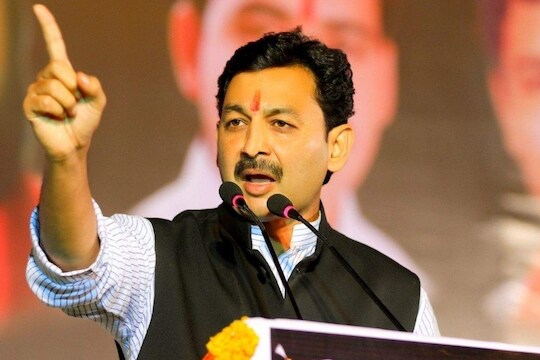राज ठाकरेंनी आवाज दिलेल्या चित्रपटावरुन संभाजीराजे संतापले, इतिहासाची मोडतोड कराल तर...