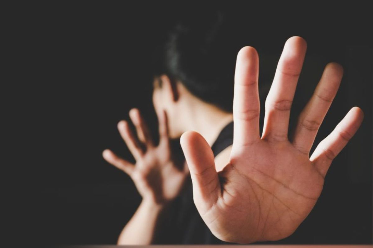 प्रेमाचं नाटक करून तरुणीचं लैंगिक शोषण; ब्लॅकमेल करून मित्रांशी संबंध ठेवण्यास दबाव