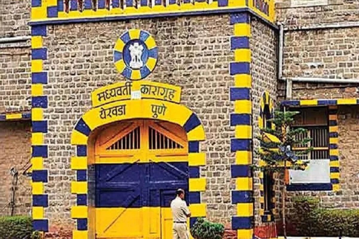 पुण्यातील येरवडा कारागृहात कैद्यांच्या दोन गटात तुफान दगडफेक, हवालदारालाही मारहाण