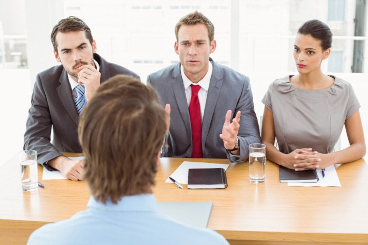 Job Interview Tips : जॉब इंटरव्ह्युसाठी खास टिप्स, ‘या’ गोष्टींची घ्या काळजी