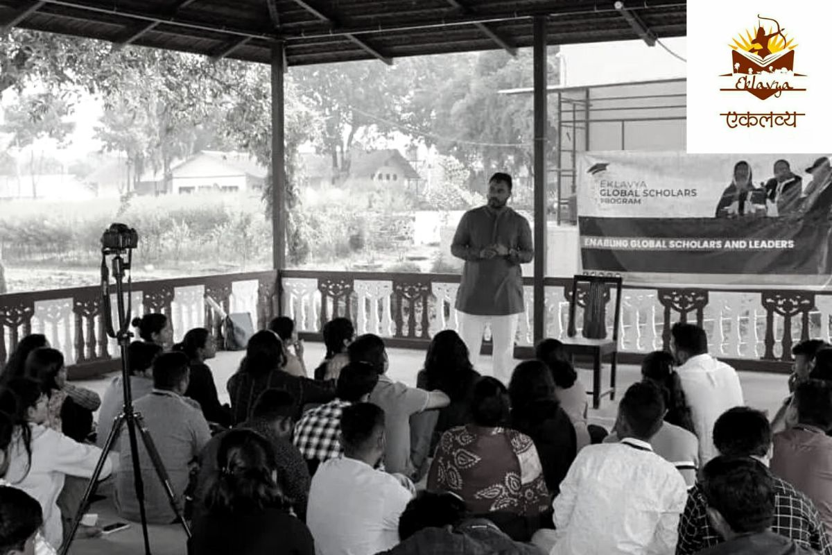 आता गरिबाची पोरंही शिकणार विदेशात, एक हजार विद्यार्थ्यांच्या उच्च शिक्षणासाठी 'एकलव्य'चा पुढाकार