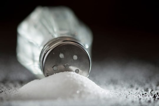Salt Issue : मिठाचं अतिसेवन आरोग्यास ठरू शकतं त्रासदायक; संशोधक म्हणतायेत...