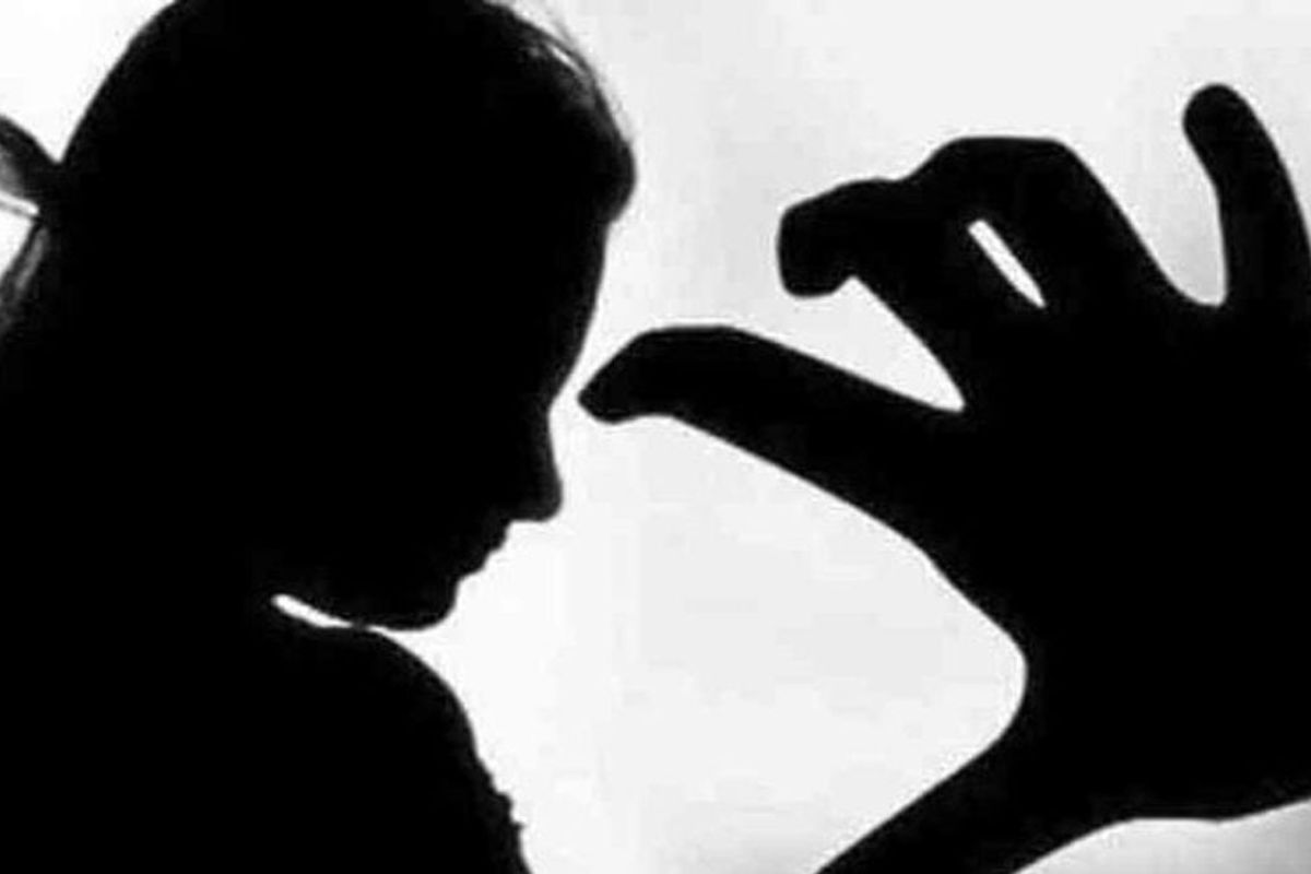 पतीच्या विवाहबाह्य संबंधाला विरोध केल्यावर महिलेसोबत धक्कादायक प्रकार, सासऱ्यानेही केली शरीरसुखाची मागणी