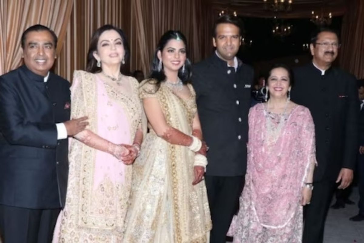 अंबानी आणि पिरामल परिवार