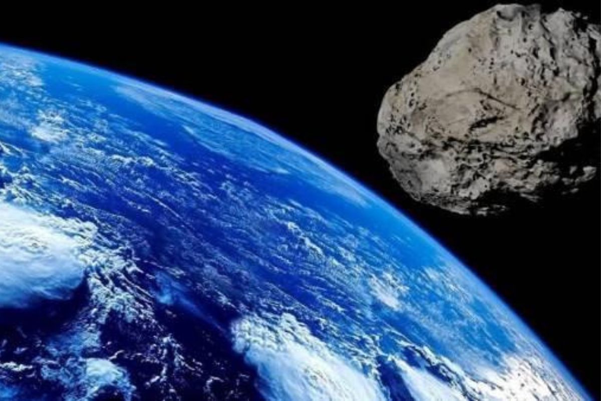 पृथ्वीच्या दिशेनं येतंय भलमोठं संकट, काय आहे नेमका हा प्रकार? नासाने का दिला इशारा