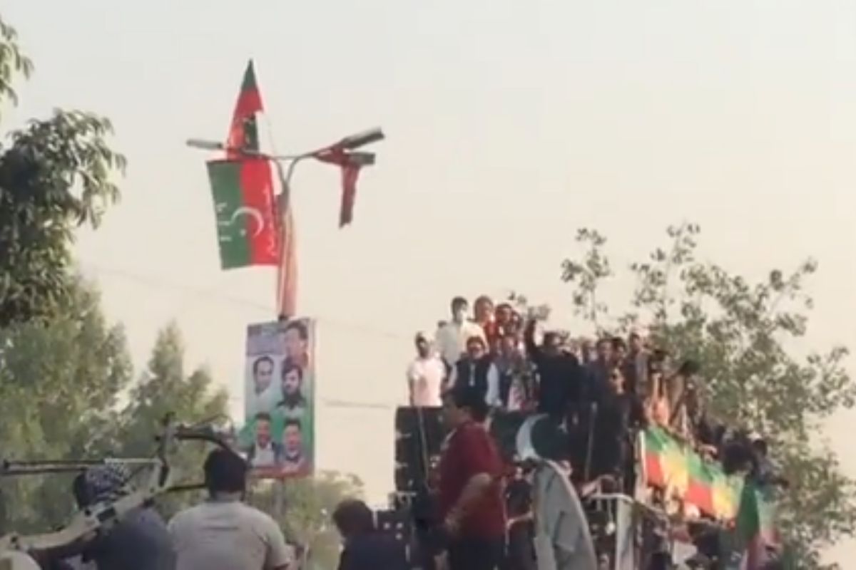 अल्लाहचं गाणं होतं सुरू अन् इमरान खानवर 4 वेळा Firing; घटनास्थळाचा Live Video