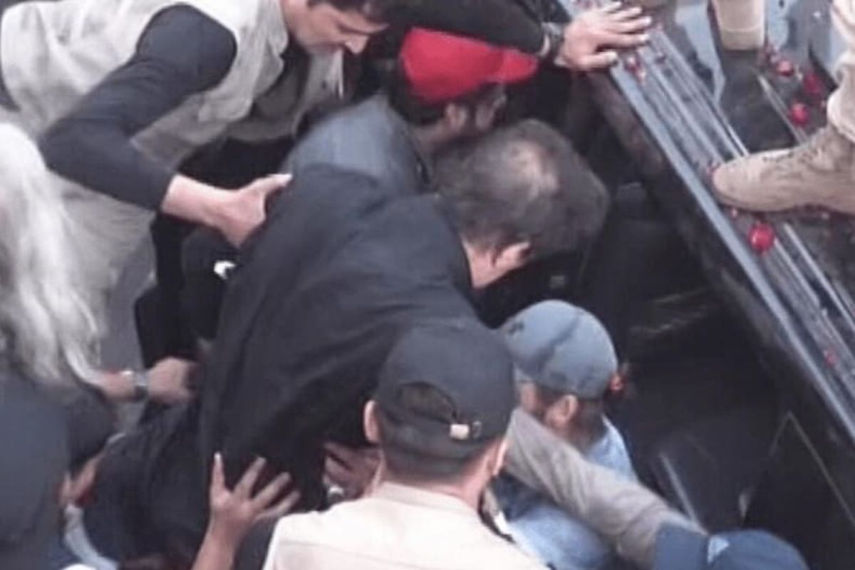 हजारोंची रॅली अन् इमरान खानना केलं टार्गेट; गोळीबाराचा थरकाप उडवणारा Video