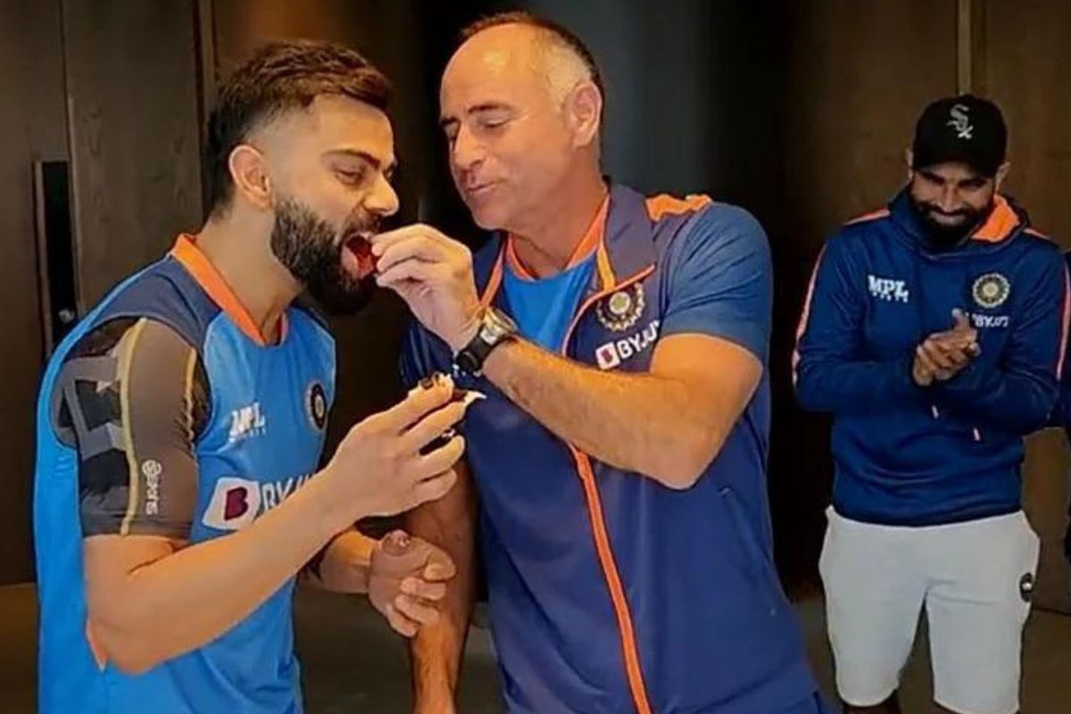 विराटचं बर्थडे सेलिब्रेशन