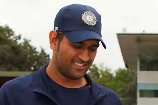 धोनीच्या घरी नवीन कार