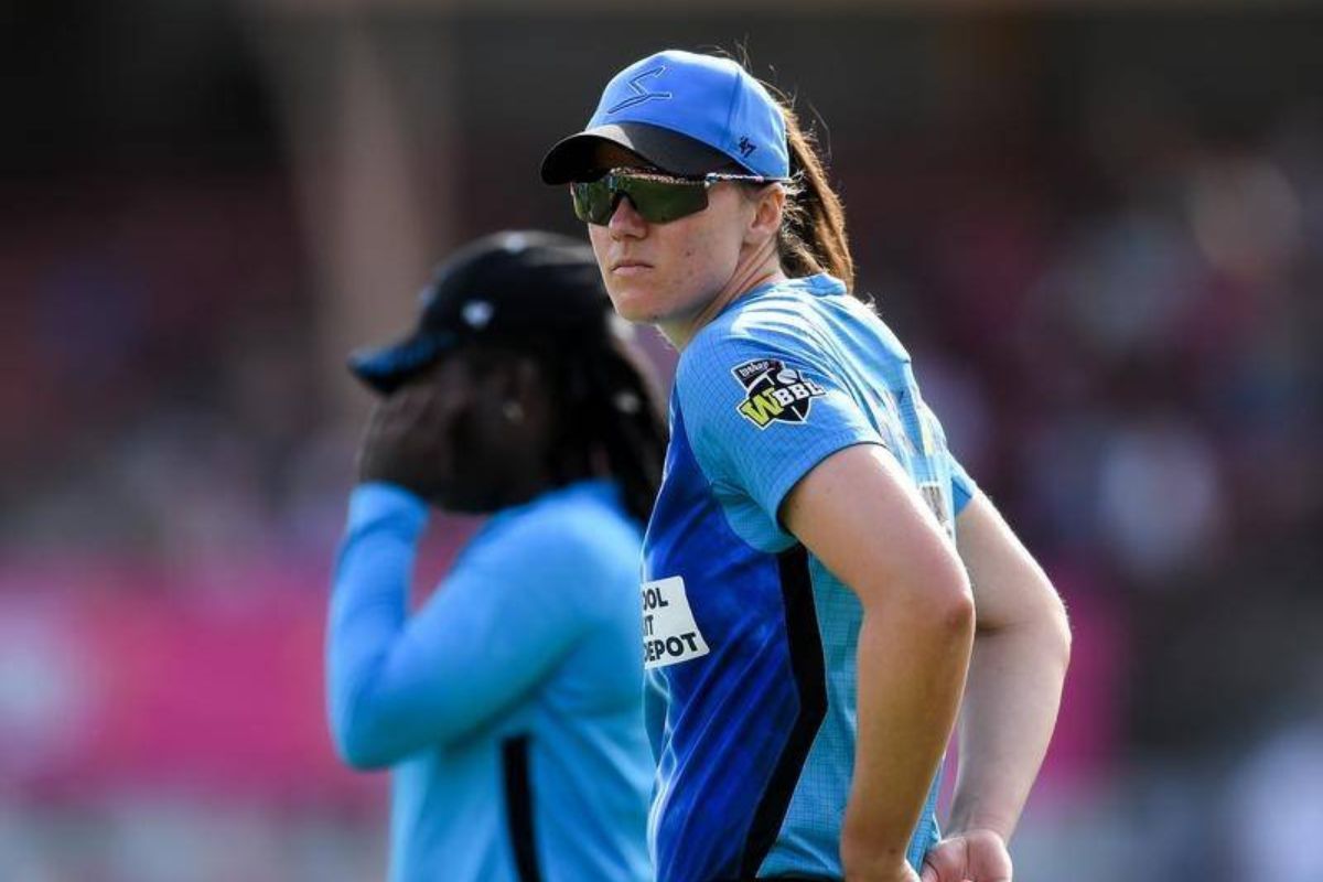 प्रखर सूर्यप्रकाशामुळे थांबली मॅच