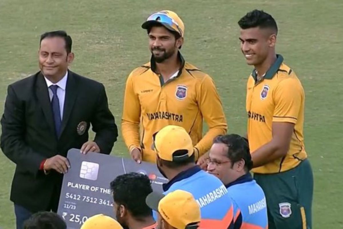 ऋतुराजनं हंगर्गेकरसोबत शेअर केला सामनावीर पुरस्कार