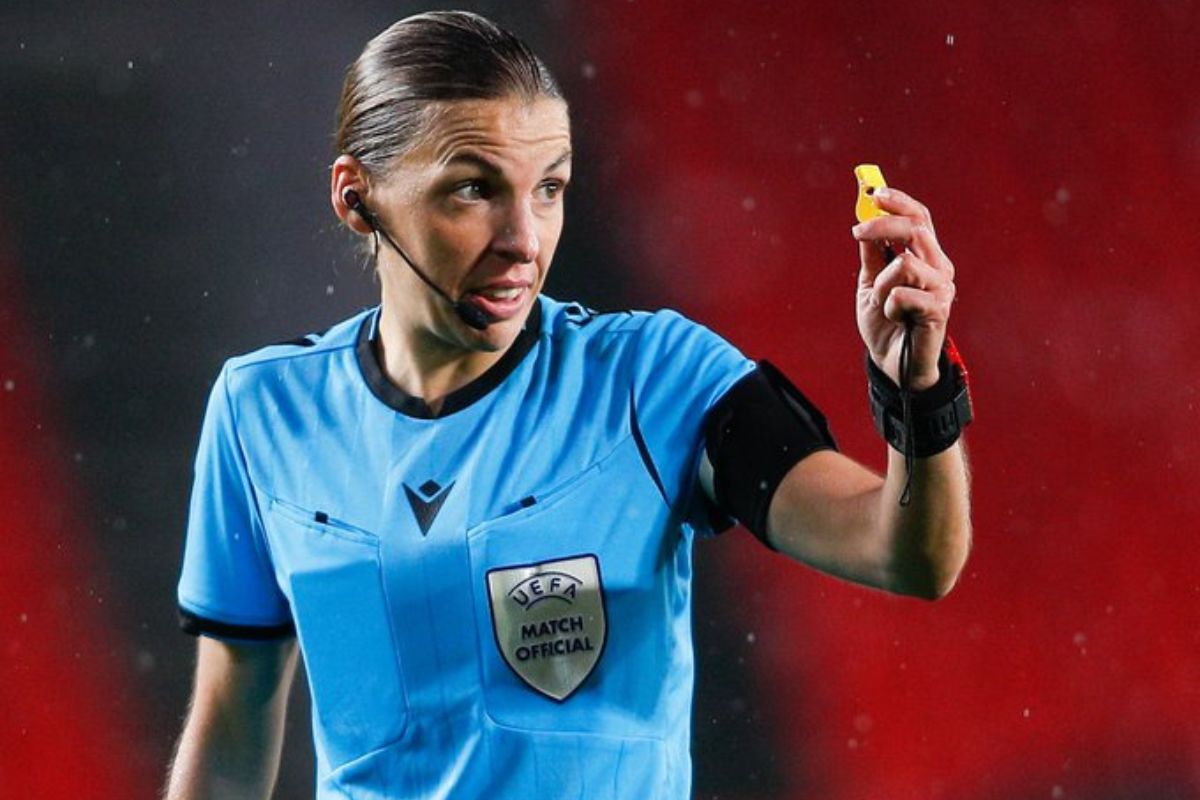 फिफा वर्ल्ड कपमध्ये महिला रेफ्री