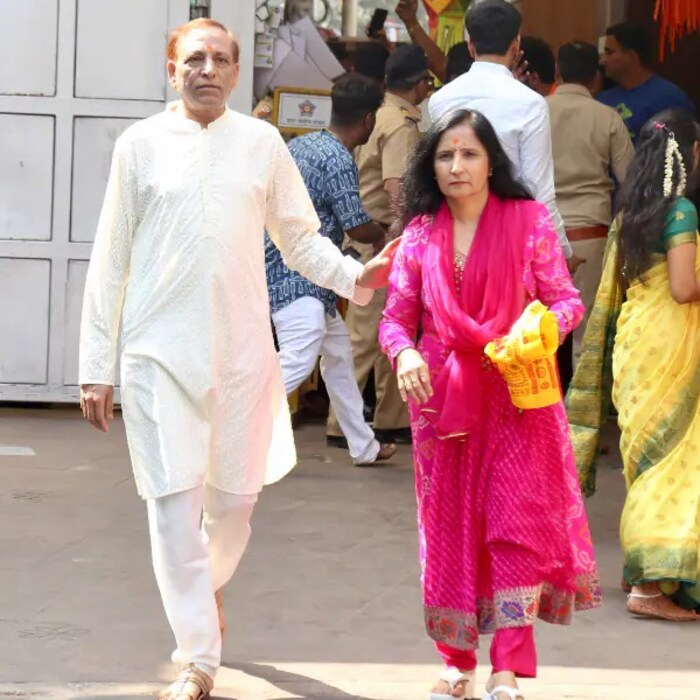 कार्तिक सिद्धिविनायकाला एकटाच गेला नव्हता तर सोबत आई वडिलांनाही घेऊन गेला होता. यानिमित्तानं कार्तिकचे आई वडील पहिल्यांदा मीडियासमोर आले.