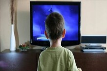 सतत TV पाहतो म्हणून पालकांनी मुलाला दिली अशी विचित्र शिक्षा; नेटिझन्सचा झाला संताप