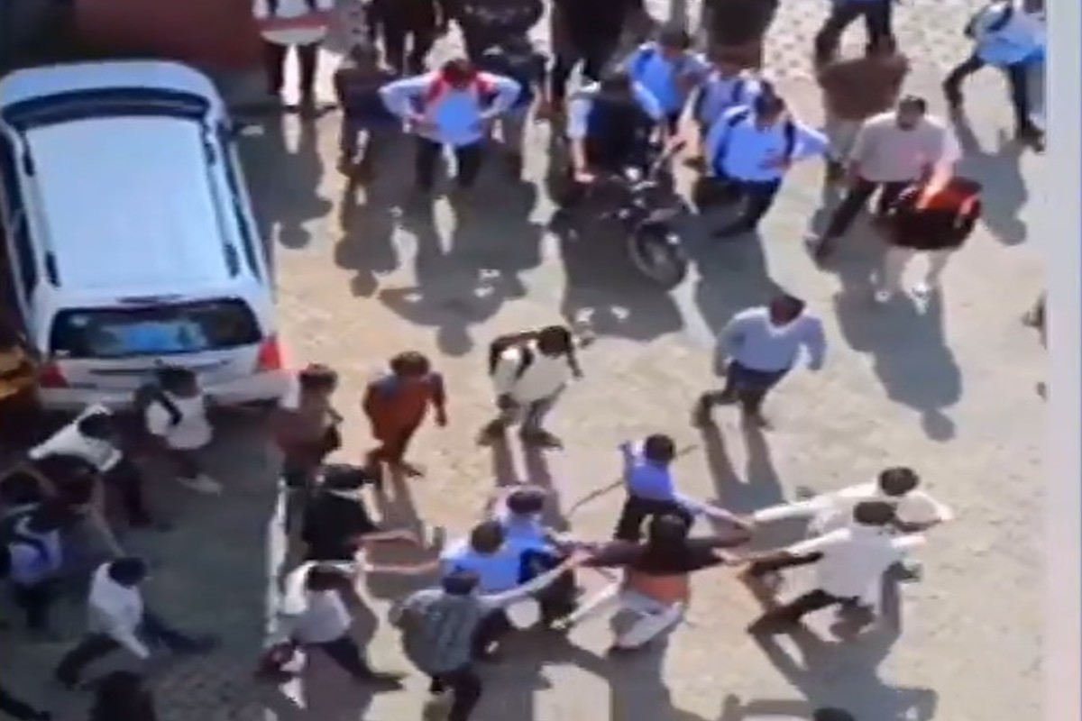 'लव्ह जिहाद'चा संशय, विश्व हिंदू परिषदेकडून मुस्लिम तरुणांना कॉलेजमध्ये घुसून मारहाण