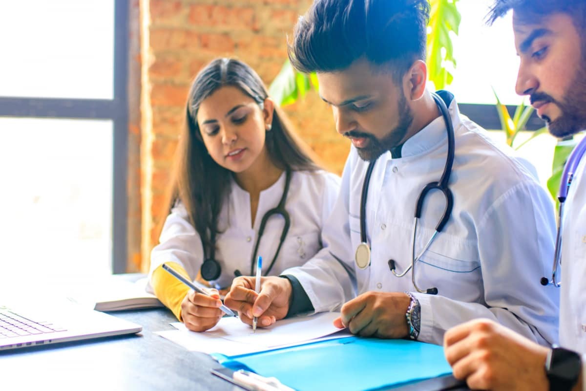 हे कोर्सेस करा; मिळेल लाखोंचं पॅकेज