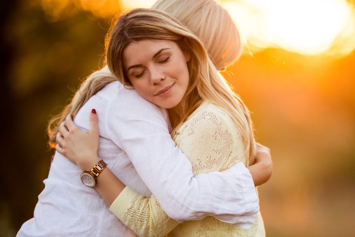 Mother-Daughter Relation : अशाप्रकारे मुलींनी आईसोबतचे नाते बनवा घट्ट, आयुष्यभरासाठी व्हाल चांगल्या मैत्रिणी