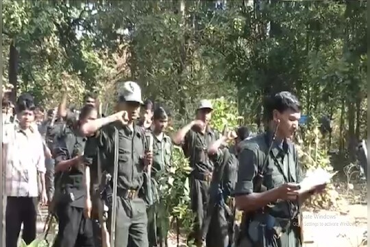  माओवाद्यांनी हे बुकलेट जारी केले आहे. त्यात अनेक धक्कादायक खुलासे माओवाद्यांनी केले आहेत.