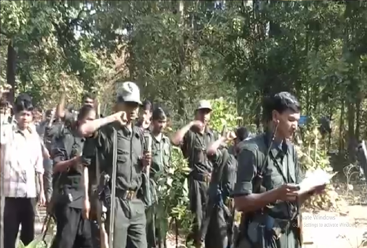 छत्तीसगडमधील सुकमा जिल्ह्यातील कुंदेडजवळ ही घटना घडली. सुरक्षा दल आणि माओवाद्यांमध्ये झालेल्या चकमकीत तीन जवान शहीद झाले