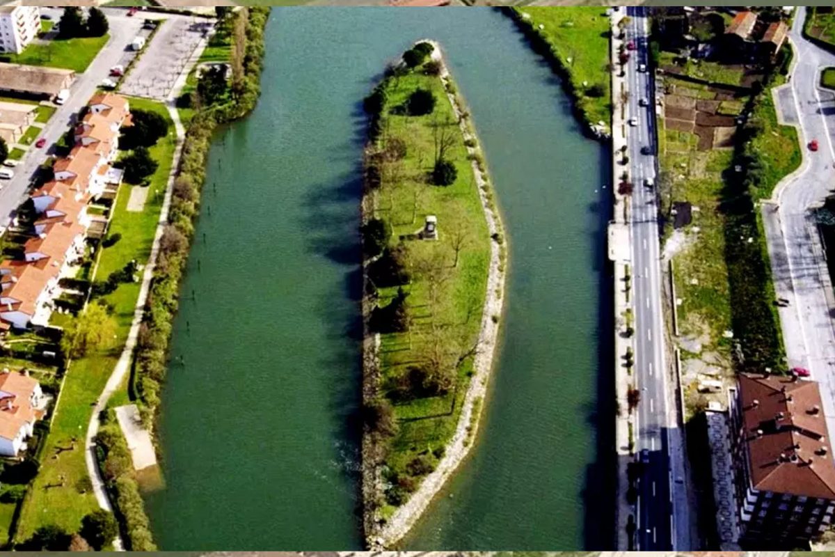 दर 6 महिन्यांनी देश बदलणारे बेट!