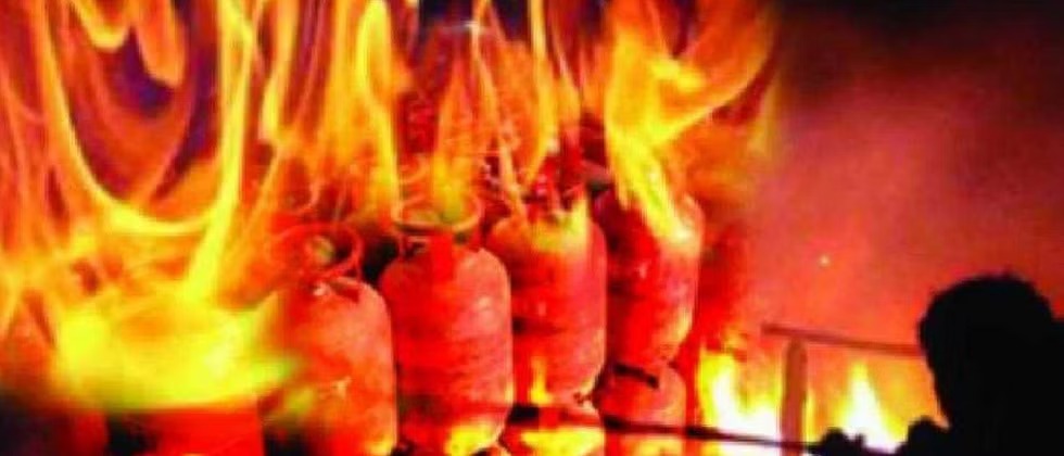 Pune Fire News : पुण्यातील कोथरुडमध्ये गॅस सिलेंडरचा स्फोट, 7 वा आणि 8 वा मजला आगीच्या भक्षस्थानी