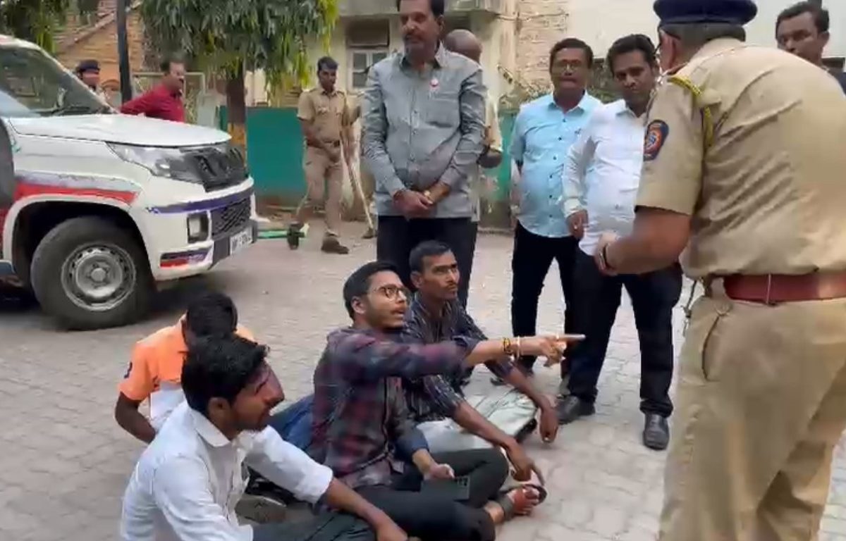 Raju Shetti : राजू शेट्टींच्या मुलाला पोलिसांकडून ताब्यात, शिक्षण संस्थेसमोर आंदोलनाचा परिणाम