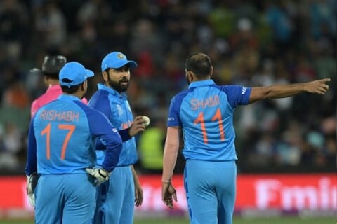 टीम मॅनेजमेंटनं केलेल्या 5 मुख्य चुकांमुळे एक वर्षभराच्या कालावधीमध्ये भारताला दोन वर्ल्ड कप गमवावे लागले आहेत.
