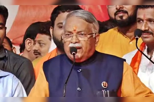 Shiv Sena Chandrakant Khaire : भाषणासाठी उभा राहताच लोकांनी खुर्च्या सोडल्या, अखेर नतमस्तक झाले चंद्रकांत खैरे