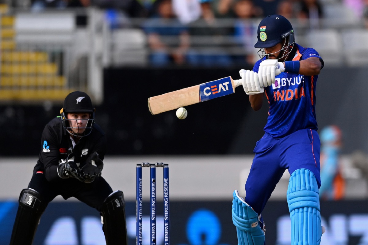 IND Vs NZ 3rd ODI: अय्यरने धवन, कोहलीलासुद्धा टाकले मागे; शिवाय नकोसं रेकॉर्डही नावावर