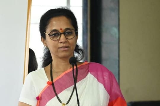 टिकलीनंतर आता साडी; भिडेंनंतर सुप्रिया सुळेंच्या वक्तव्याने नवा वाद, Video