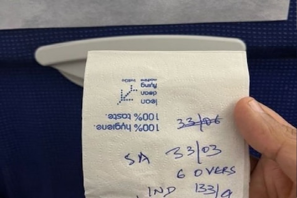 T20 WC: विमानात प्रवासी सतत विचारत होता स्कोअर, पायलटच्या कृतीनं जिंकलं सर्वांचं मन