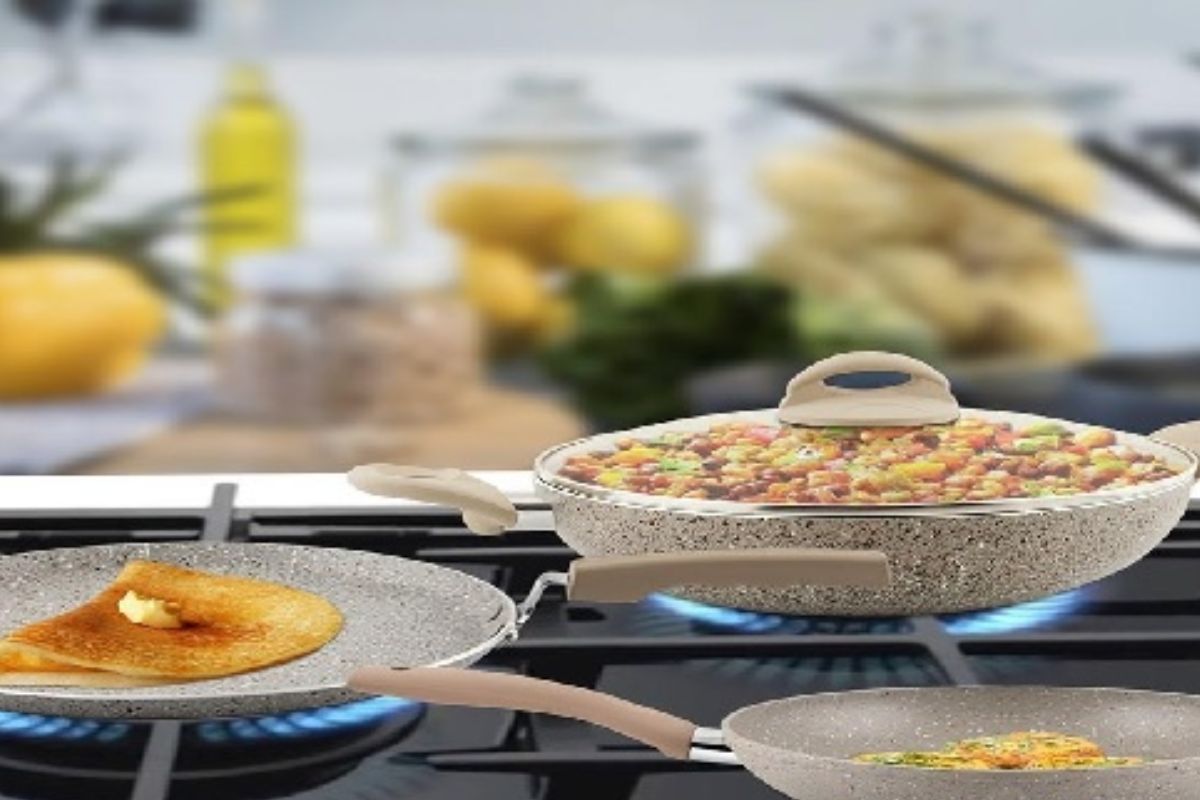 स्वयंपाक घरातील तवा आणि कढई देतात राहू ग्रहाला आमंत्रण