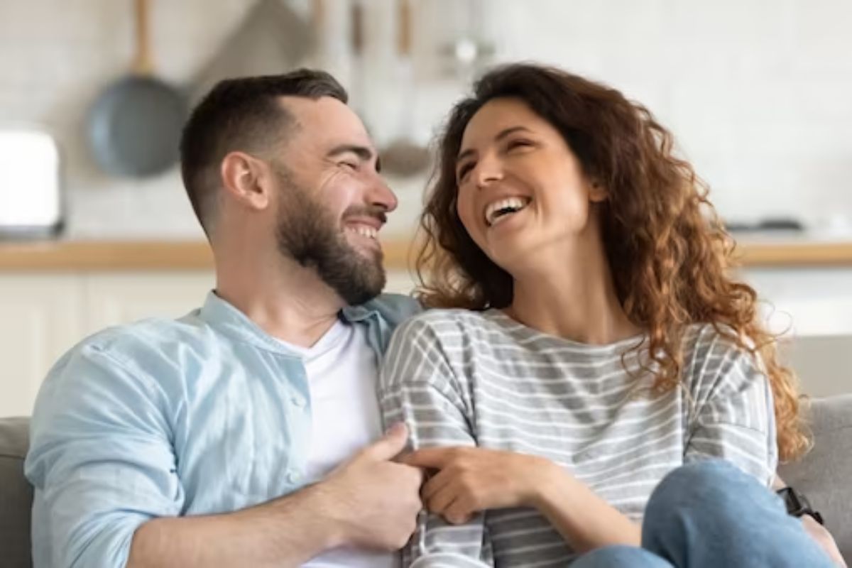 Relationship Tips : उत्तम संवादाने नातं होईल अधिक घट्ट, पार्टनरसोबत बोलताना या गोष्टी ठेवा लक्षात