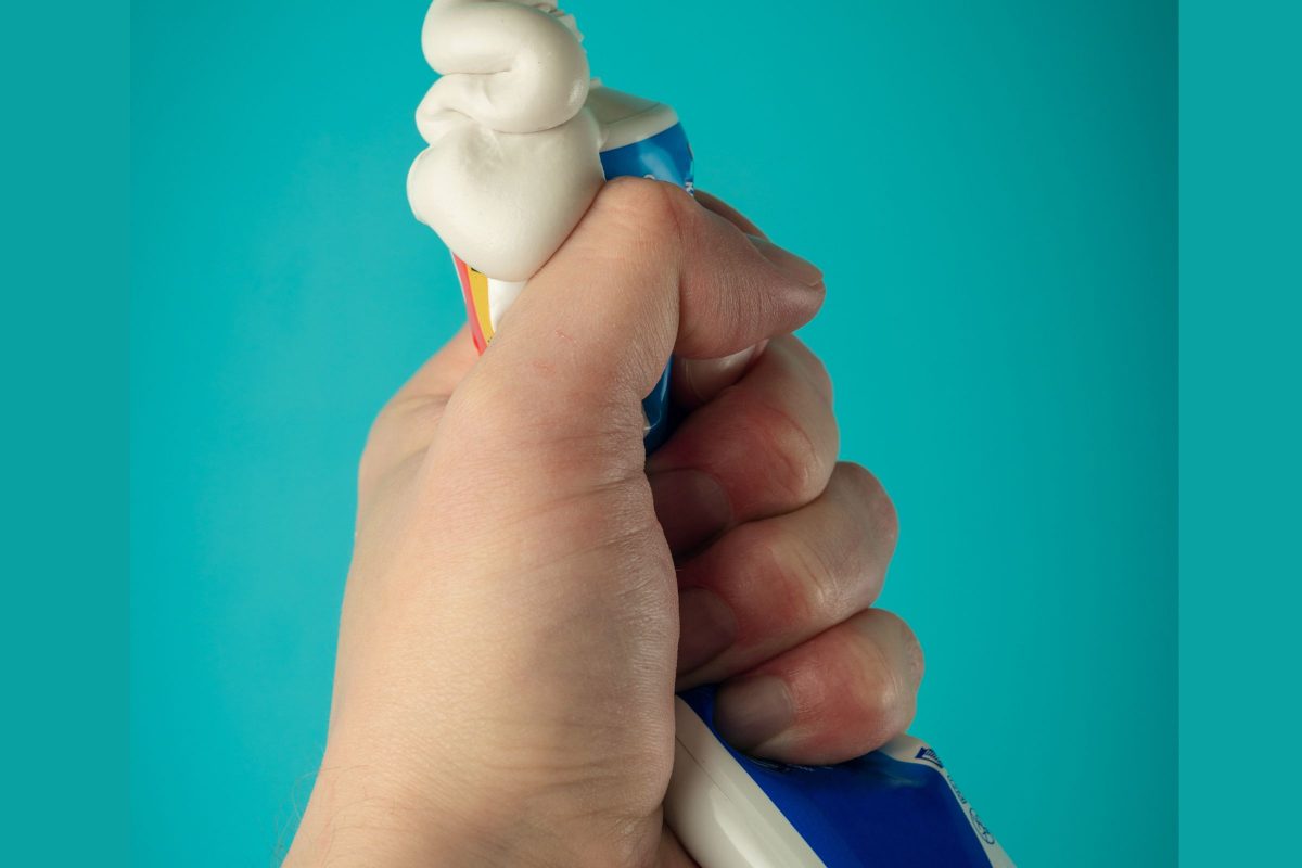 चोराने चोरली टूथपेस्ट, पोलिसांनी केली अटक (प्रतीकात्मक फोटो/सौजन्य - Canva)