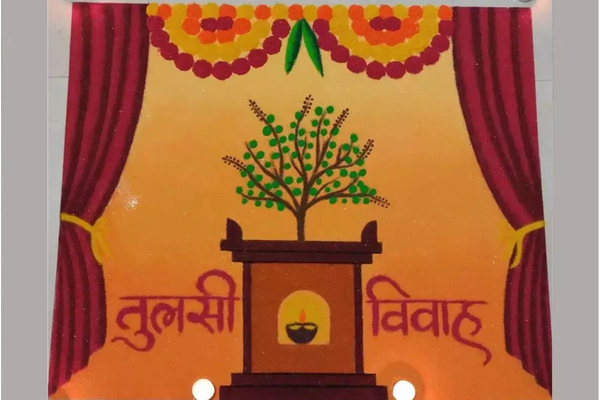 पंचांगानुसार यंदा 5 नोव्हेंबर (शनिवार) पासून तुळशी विवाहाला प्रारंभ होणार आहे. 5 नोव्हेंबर रोजी संध्याकाळी 06.08 वाजता द्वादशी तिथी सुरू होईल. (Photo Credit : creative_artist2022)